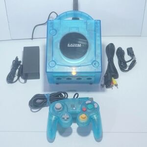 Clear Sky Blue Nintendo GameCube Console DOL-001 (USA) Yellow LED & Controller
